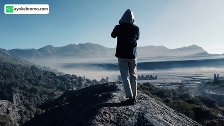 kawah gunung bromo dan pura luhur punten kawah gunung bromo dan pura luhur punten
